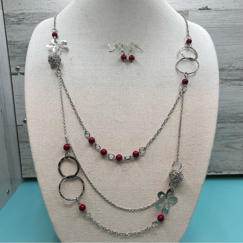 Beautiful Unsigned Lightweight Silver Tone Beaded Flower Necklace Earring Set